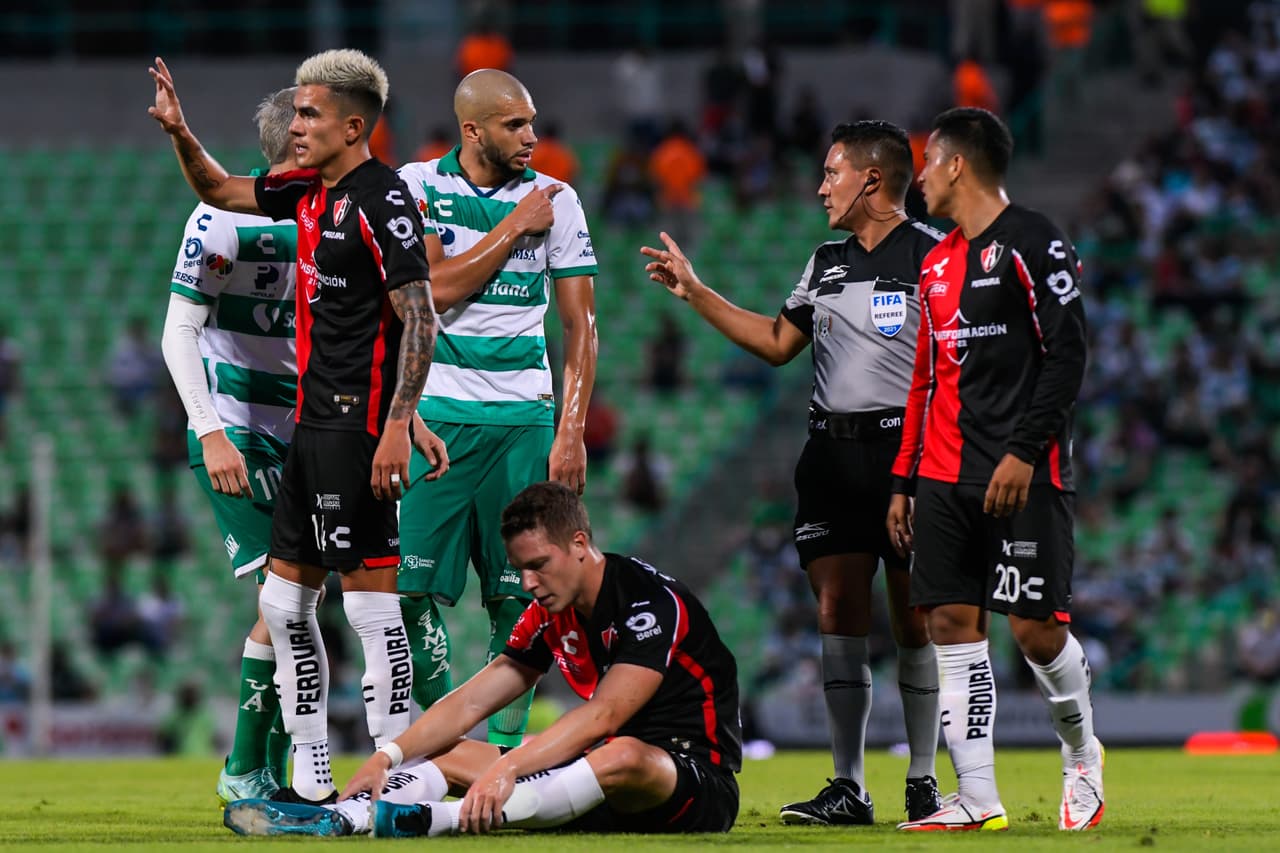 Julián Quiñones adelantó al conjunto visitante al minuto 25, pero Santos no se quedó de brazos cruzados y al minuto 69 Félix Torres se encargó de firmar el empate 1-1.