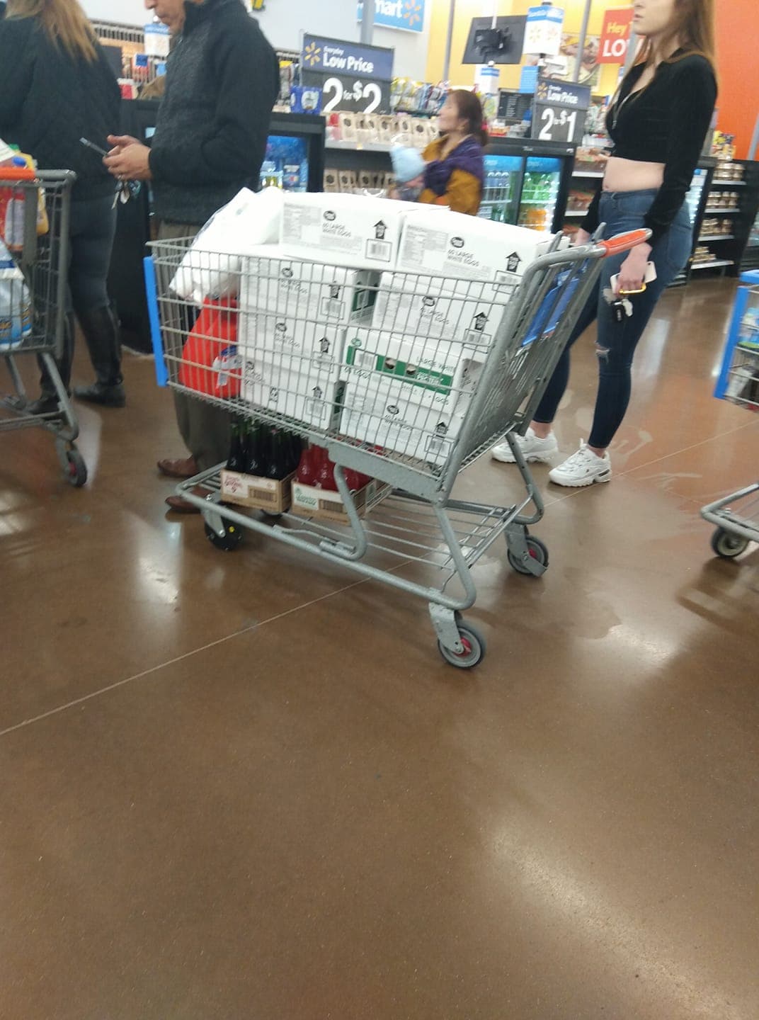 Viridiana Mejia Rayon dice: "Por personas como estás es que muchos no encontramos alimentos, realmente esto es muy triste".