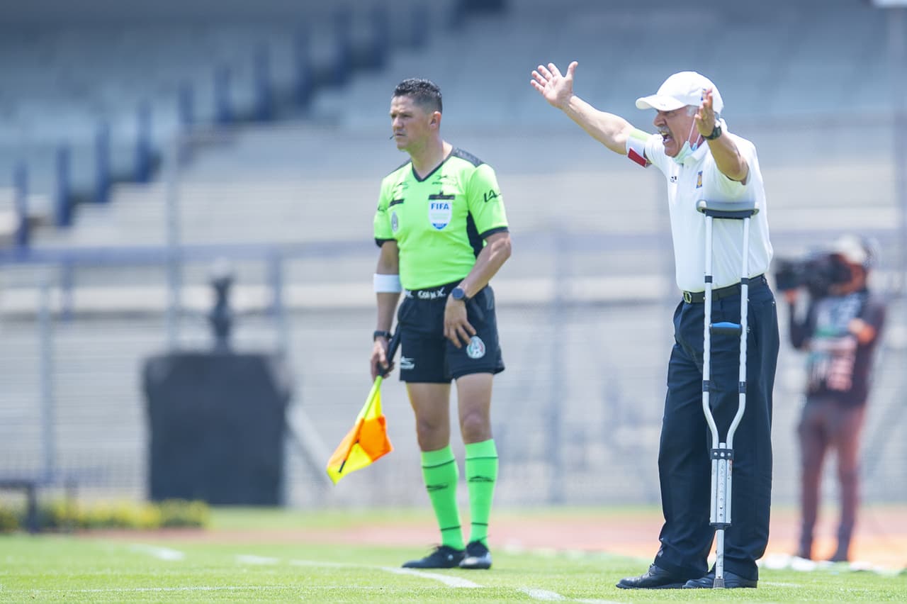 Los Tigres de la UANL y los Pumas de la UNAM no se hacen daño durante la Jornada 15 de la Liga MX. Durante el encuentro que se llevo a cabo en el Olímpico Universitario, el VAR fue el protagonista del partido, pues anuló goles para ambas escuadras y reparten puntos.