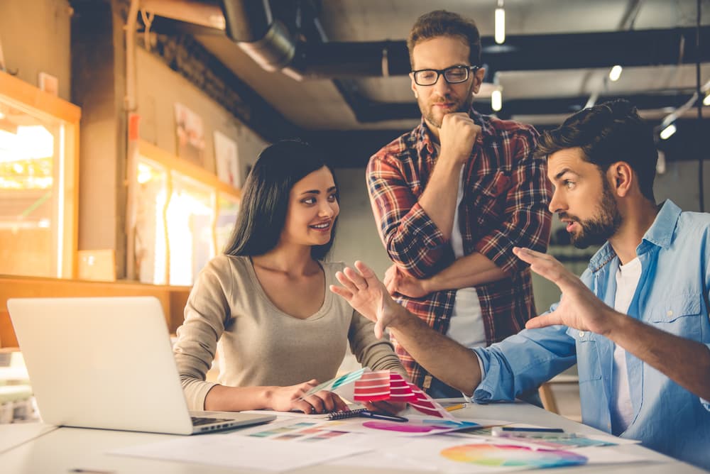 Encontrarás la forma adecuada de expresar tus ideas y ponerlas a funcionar para que te den dinero y en el amor te sentirás muy seguro de ti mismo, con mayor confianza en lo que puedes lograr en tus relaciones personales.