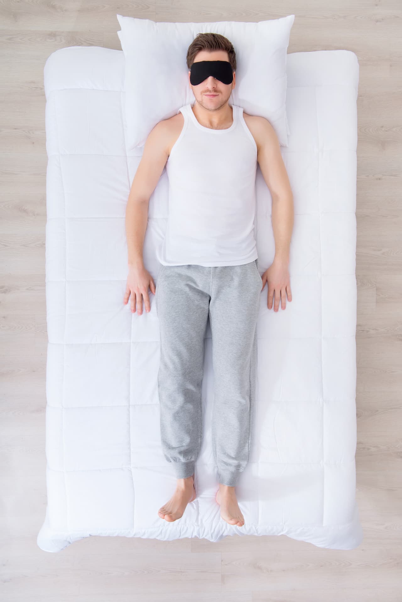 Dormir de espalda es lo ideal, aunque hay ciertas personas que padecen de obstrucción en la garganta, lo cual debe ser evaluado por un médico.
<br>