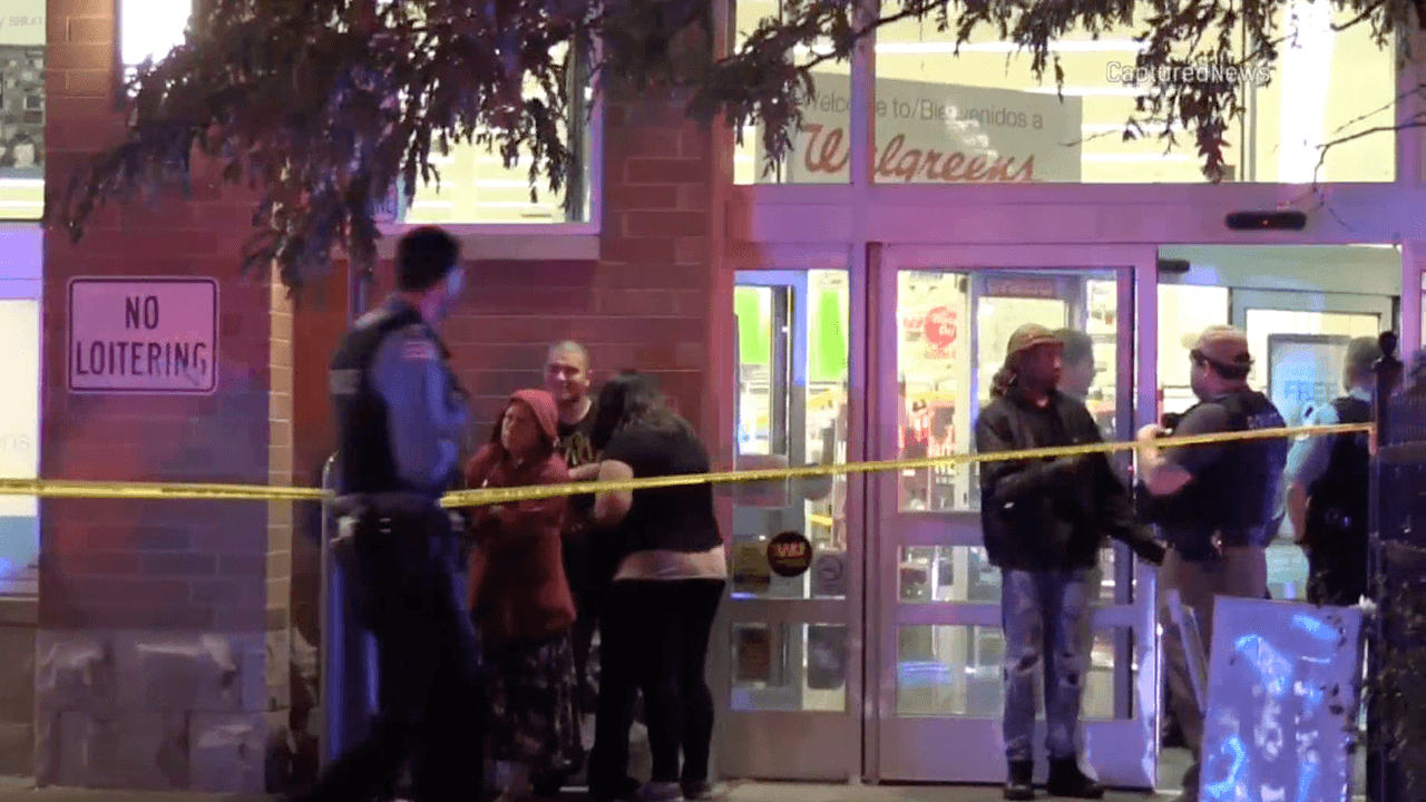Le disparan en la cabeza a una mujer dentro de un Walgreens en el noroeste de Chicago