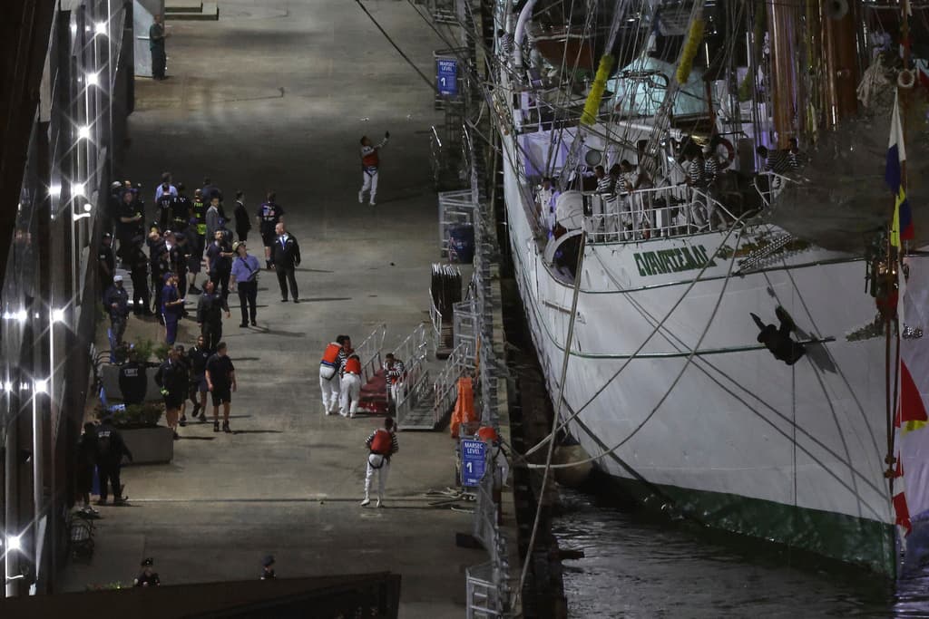 La ex inspectora general del Departamento de Transporte de Estados. Unidos, Mary Schiavo, declaró a la cadena CNN que
<b>la grabadora de datos</b> revelará a los investigadores información clave sobre la mecánica del barco y si pudo haber perdido energía.