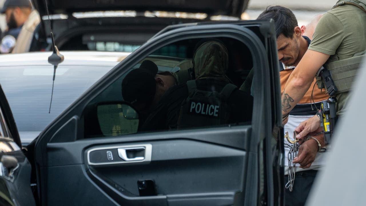 Reportan nuevos arrestos de ICE afuera de corte de migración de Filadelfia