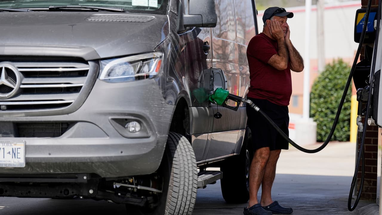 Gasolina en Nueva York sube y se acerca a los $4 por galón: qué impulsa el aumento