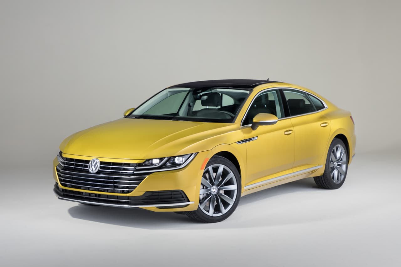 El
<b>Auto Show de Chicago 2018</b> fue el escenario que
<b>Volkswagen</b> escogió para el debut americano de su nuevo coupe de 4 puertas, el
<b>Arteon</b>.