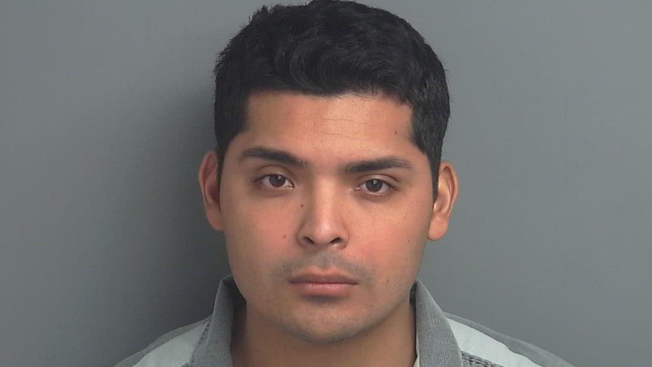 Angelo Adrian García es sospechoso de manejar intoxicado con un menor en el automóvil.