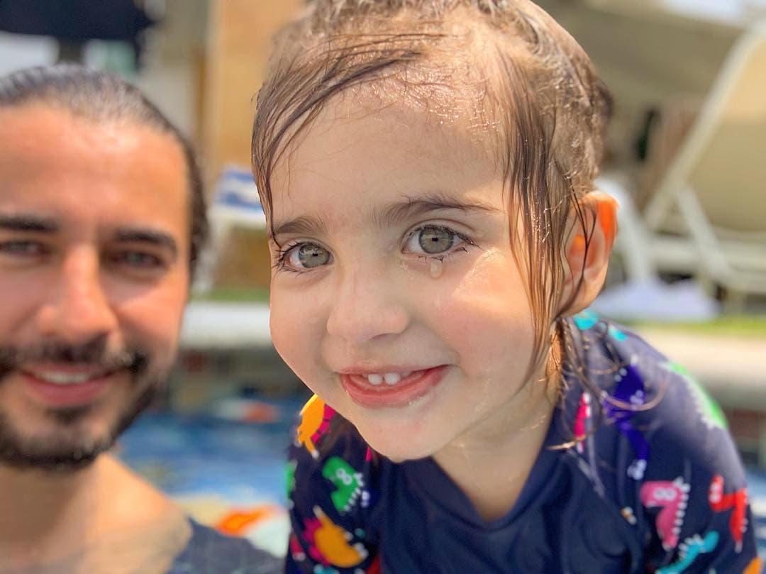 “Eres un buen padre, eso se nota. Le quisiste dar una familia a tu hijo, ella falló, no tú. Siéntete orgulloso. Ella tiene su karma bien escrito”, se puede leer en un fragmento del mensaje al que reaccionó el empresario.