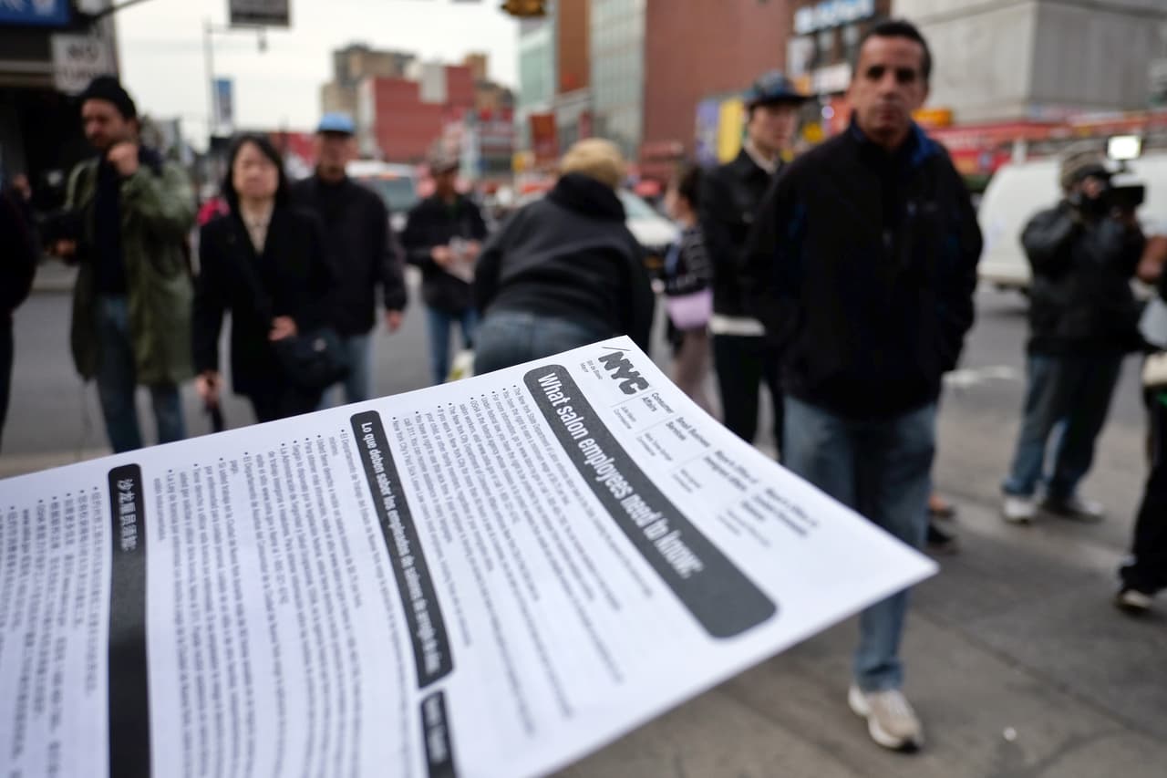 Reparten derechos laborales a empleadas en Nueva York