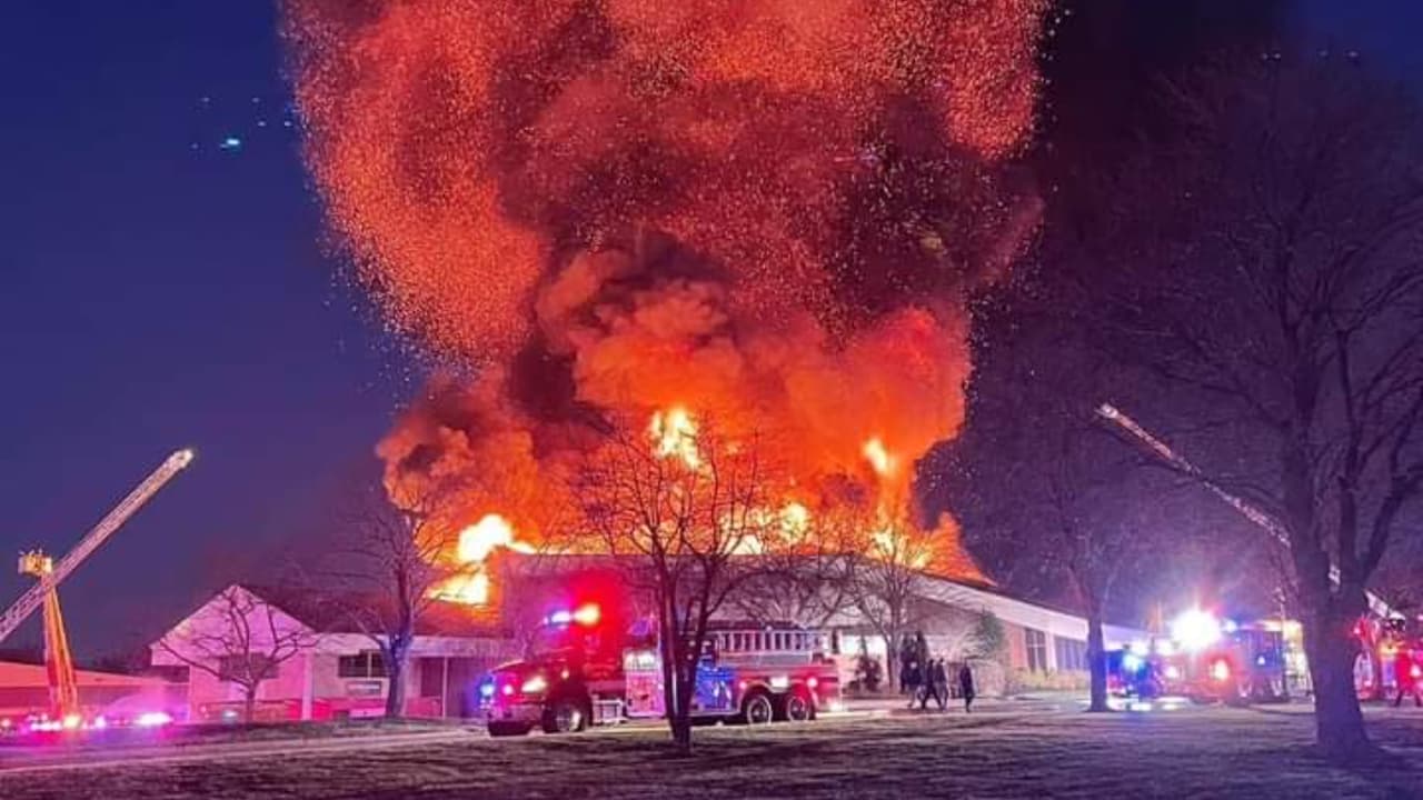 Feroz incendio consume una iglesia cristiana en Nueva Jersey