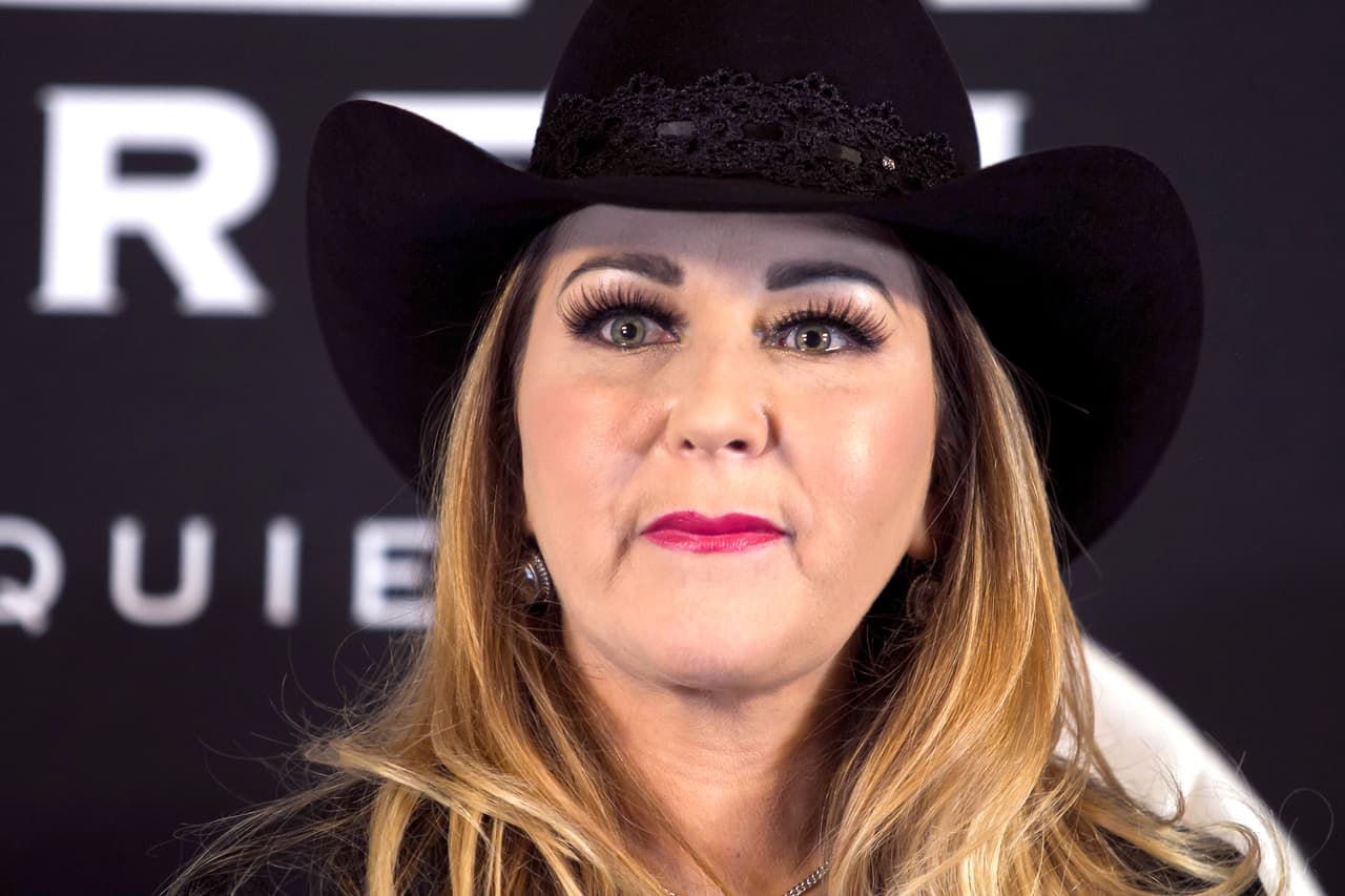 Aseguró que Alicia Villarreal "estaba
<b><a href="https://www.univision.com/famosos/una-sorpresa-muy-tragica-alicia-villarreal-rompe-el-silencio-sobre-el-asesinato-de-su-medio-hermano-fotos" target="_blank">sumamente triste</a></b>".
<br>