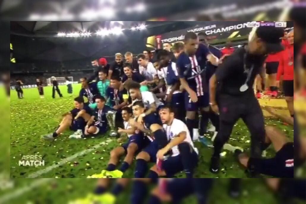 Mbappé aparta a Neymar de celebración del PSG