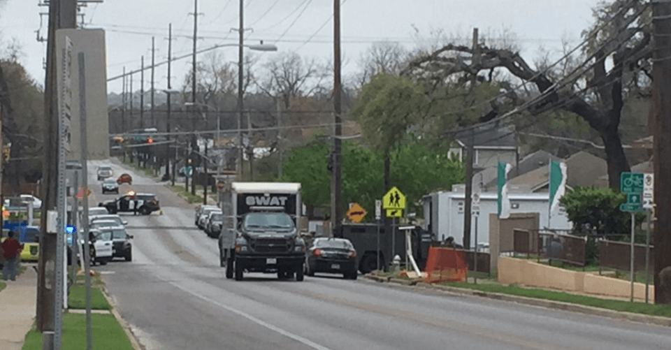 Apuñalan a una persona en un departamento al este de Austin