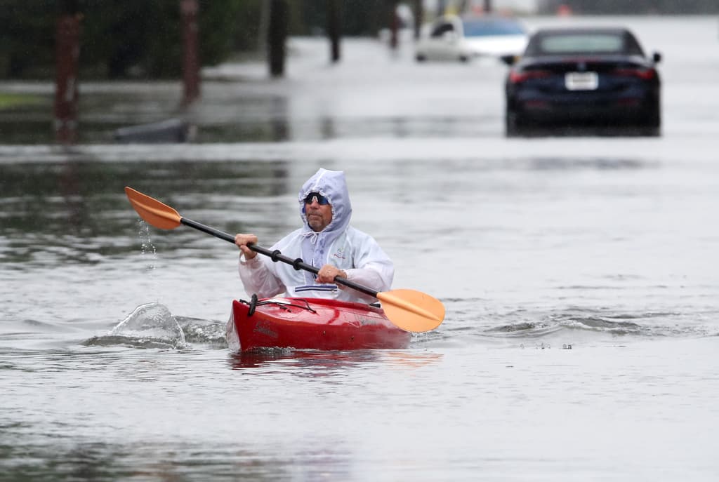 La tormenta nor'easter deja un muerto, inundaciones y a millones de afectados
