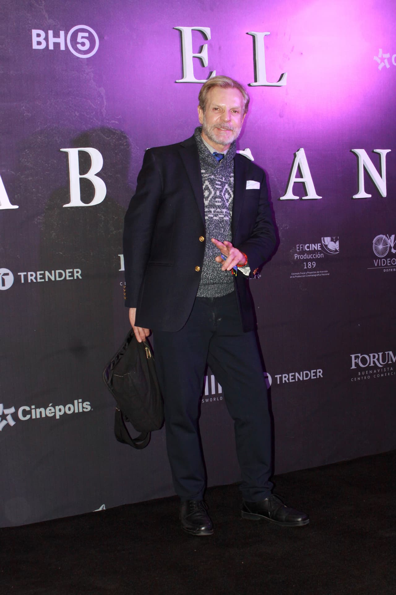 De acuerdo con Alejandro Tommasi, desde los 3 años descubrió que sus manos tenían un don, pero fue hasta que conoció a un gurú chileno que aprendió a realizar sanaciones crísticas.