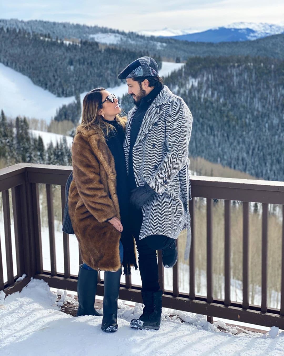 "Lo que me encantaría es conocer Japón; en algún momento en el que él pueda desprenderse un poquito del programa, que yo no tenga proyecto y haya pasado la contingencia, podremos ir de viaje a este lugar que tanto deseo", compartió en entrevista con
<a href="https://www.tvynovelas.com/mx/en-exclusiva/claudia-martin-no-quiere-ser-mama-aun-por-esta-razon/" target="_blank">TV y Novelas</a>.