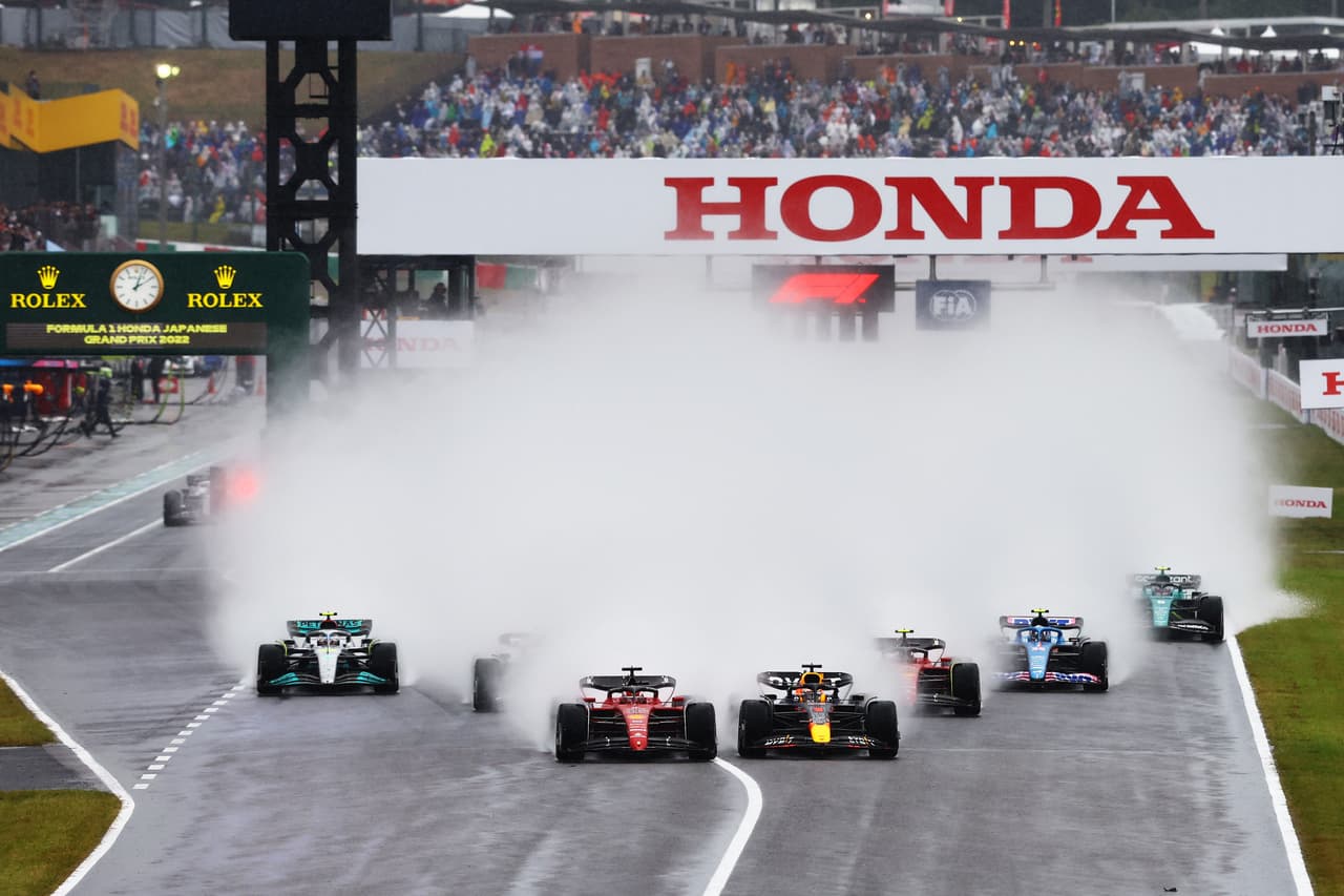 Verstappen dominó de inicio a fin en Suzuka para ser bicampeón de la Fórmula 1 al otorgar los puntos completos por FIA; 'Checo' Pérez finalizó en segundo por sanción a Leclerc.