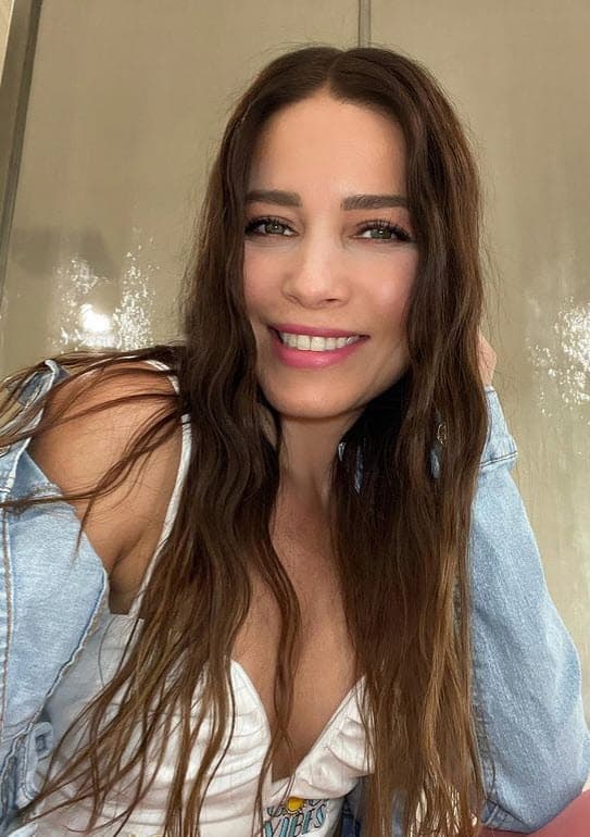 "Que me falta 'pechonalidad' (busto), que me falta esto, que me falta el otro para ser latina, entonces,
<b>es muy irónico</b>", dijo entre risas.
<br>