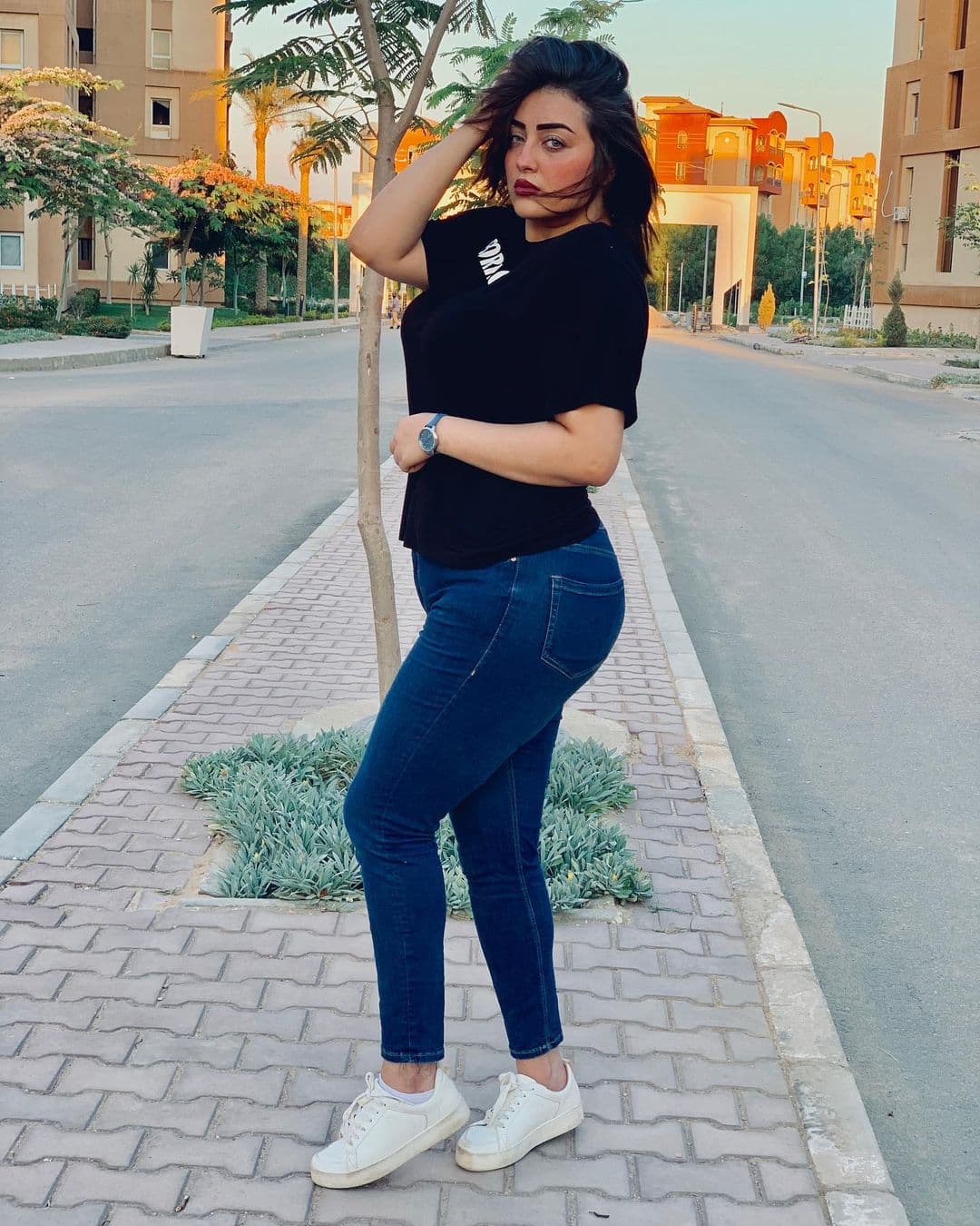 De ellos, al menos tres chicas más han sido condenadas a cárcel, generando muchas críticas y polémicas con las estrictas normas y falta de libertades en el país.