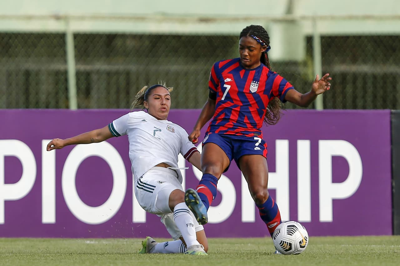 El Team USA se adelantó rápidamente en el marcador, a los 3 minutos, con una jugada que concretó la capitana Michelle Cooper.