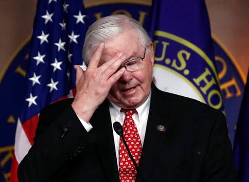 Escándalo sexual detiene carrera de Joe Barton, congresista texano que apoya el DREAM Act