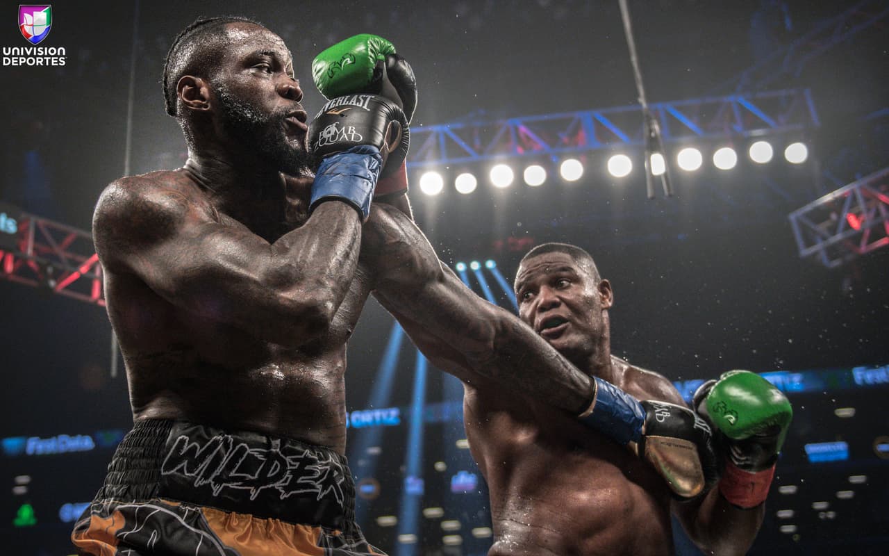 La pelea estelar en el Barclays Center de Brooklyn, una de las más esperadas en la categoría de los pesos completos, sobrepasó las expectativas de los aficionados. Luis Ortiz (28-1, 24 KOs) le complció la noche a Deontay Wilder (40-0, 39 KOs), pero el campeón sacó a relucir en el décimo round el poder que tiene en los nudillos para mandar al cubano a la lona en dos ocasiones y sellar la victoria.