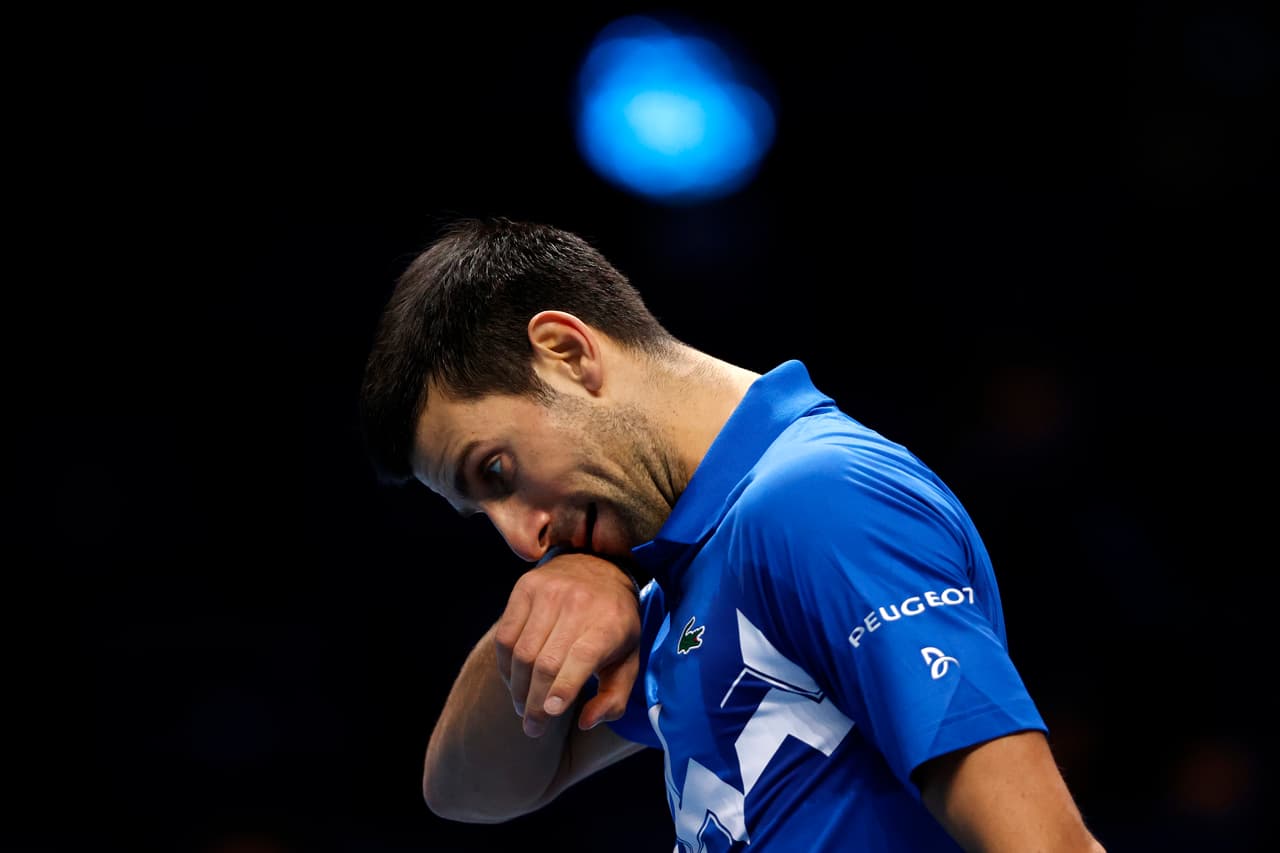 Novak Djokovic sigue en el ojo del huracán por no estar vacunado contra el covid-19.