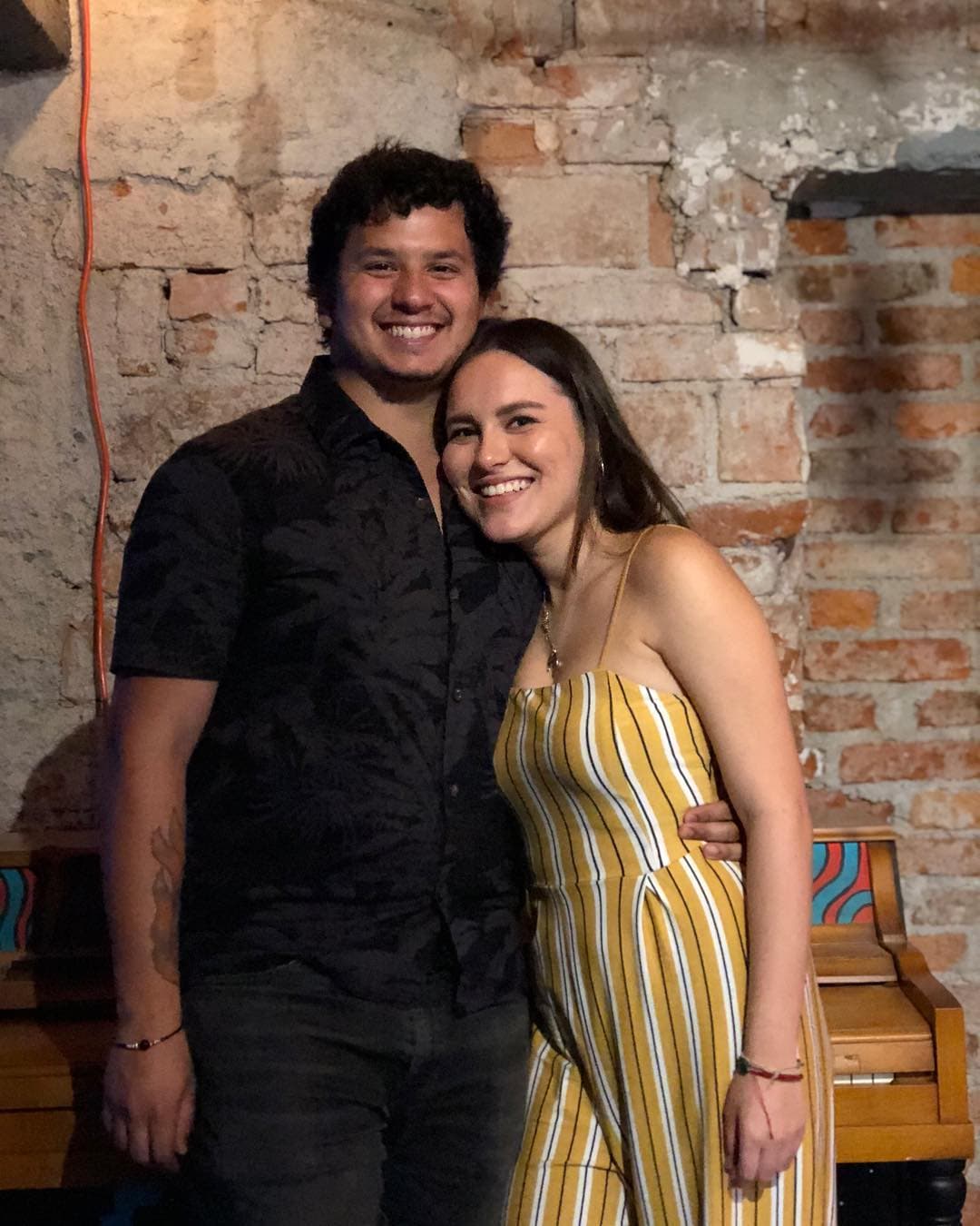 En su cuenta de Instagram apenas tiene unas cuantas fotos de él y su novia, y en ocasiones presume sus viajes aldedor del mundo.