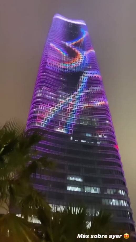<b><a href="https://www.univision.com/famosos/en-sus-vacaciones-andrea-legarreta-guardo-las-sonrisas-para-instagram-mira-las-otras-fotos-fotos">Mía Rubín</a></b>, la primogénita de la pareja, no se quedó atrás y publicó en sus historias de la misma red social, algunos videos que mostraban Shanghái de noche.
<br>