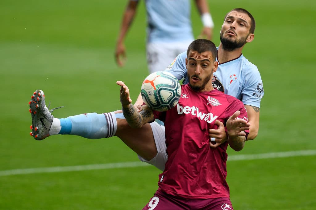 El Celta de Araujo golea al Alavés y respira en La Liga.