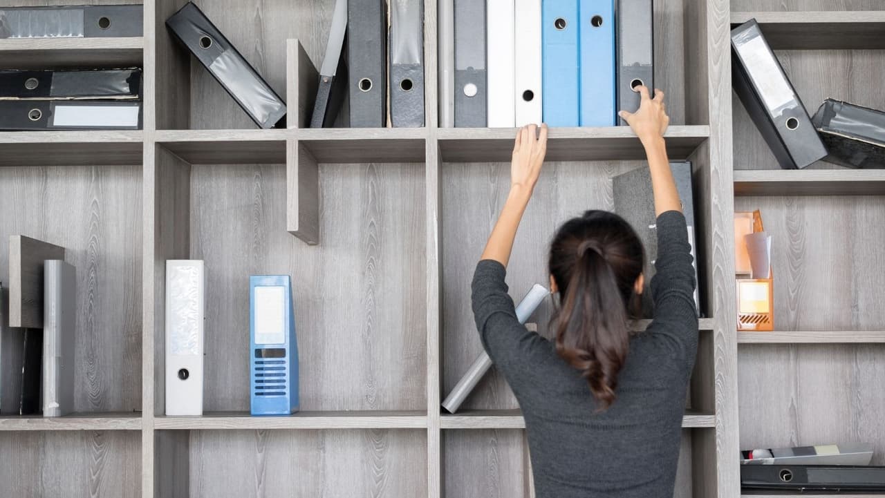 <b>Gerentes de ventas</b>: también conocido como director de compras o gerente de suministros, encabeza un equipo responsable de adquirir bienes y servicios para reventa o uso de la empresa y por su labor devengan un salario anual promedio de $154,860. Ocupan el puesto número 21 entre las ocupaciones mejores pagadas en Filadelfia.