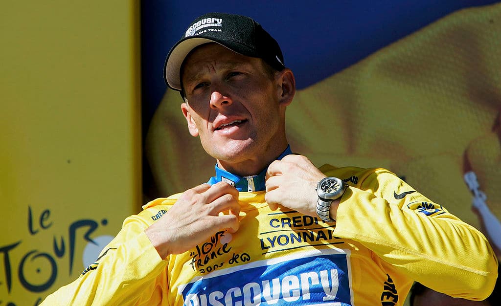 <b>Lance Armstrong</b>. Ahora casi todos recuerdan a Lance Armstrong como un mentiroso y un tramposo. Sin embargo, nadie puede negar sus contribuciones a la investigación del cáncer y la lucha contra la enfermedad. Armstrong ha sido uno de los personajes que incentivó la búsqueda de cura contra el cáncer que lo tuvo como modelo e inspiración. Armstrong superó una desgarradora batalla contra el cáncer testicular y un tumor cerebral en 1996 y 1997, solo para regresar y ganar siete campeonatos consecutivos en el Tour de Francia entre 1999 y 2005. Si bien su legado en el ciclismo puede verse empañado para siempre, sus esfuerzos para recaudar fondos y crear conciencia para la investigación del cáncer nunca se olvidarán.