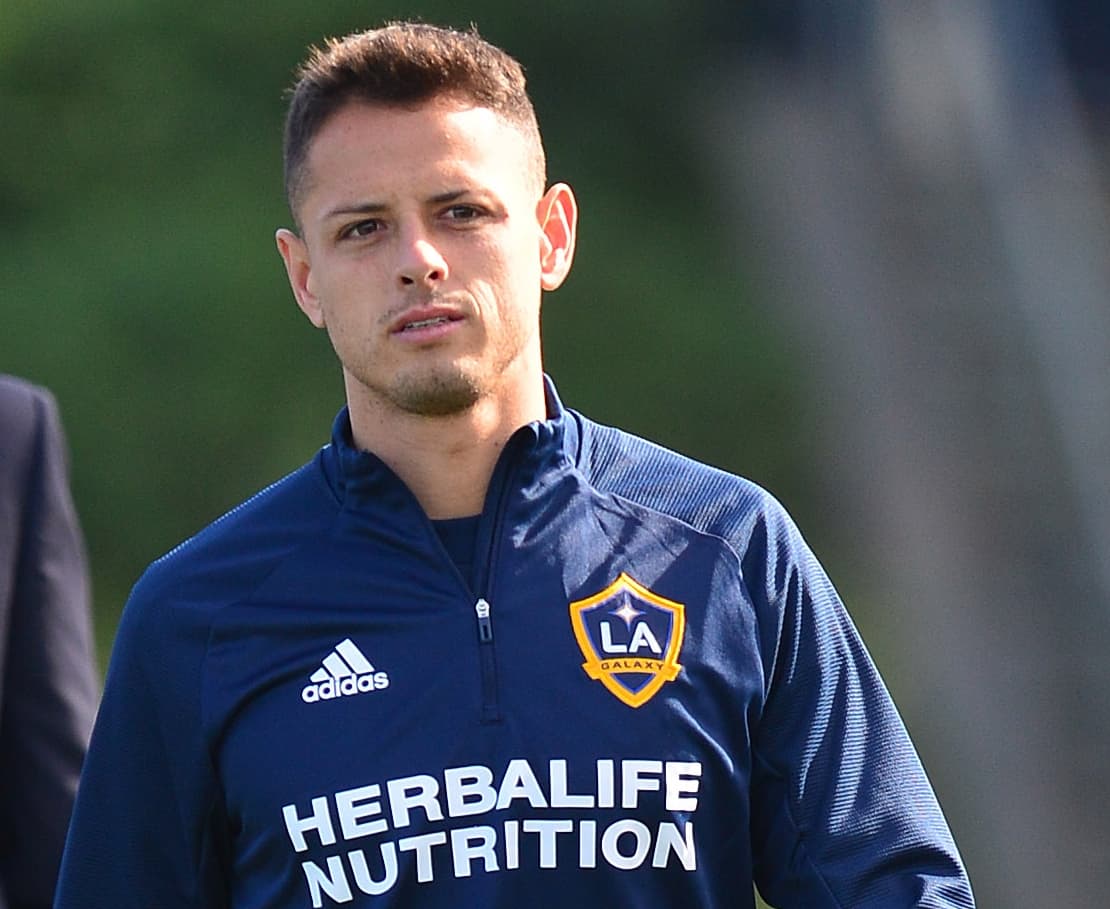 Fans de LA Galaxy pagan una fortuna por fotografiarse con Chicharito