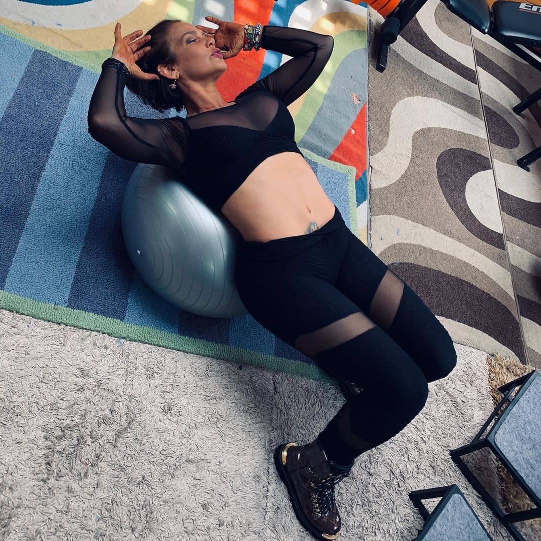 El ‘Niurkalendario 2021’ es otro emprendimiento de la vedette, que al ver reducidos los eventos culturales, ha incursionado en diferentes negocios para sobrevivir.