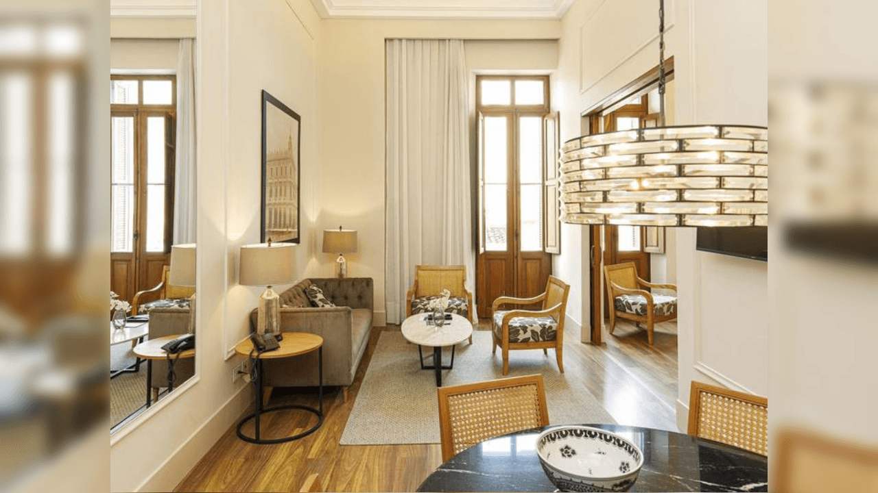 Ronaldinho se hospeda en la suite presidencial del Hotel Palmaroga en Asunción.