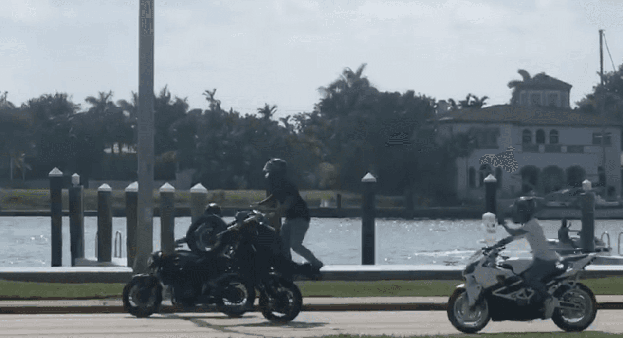 Otros se dedicaban a grabar con sus celulares las acrobacias de sus compañeros.
<br>