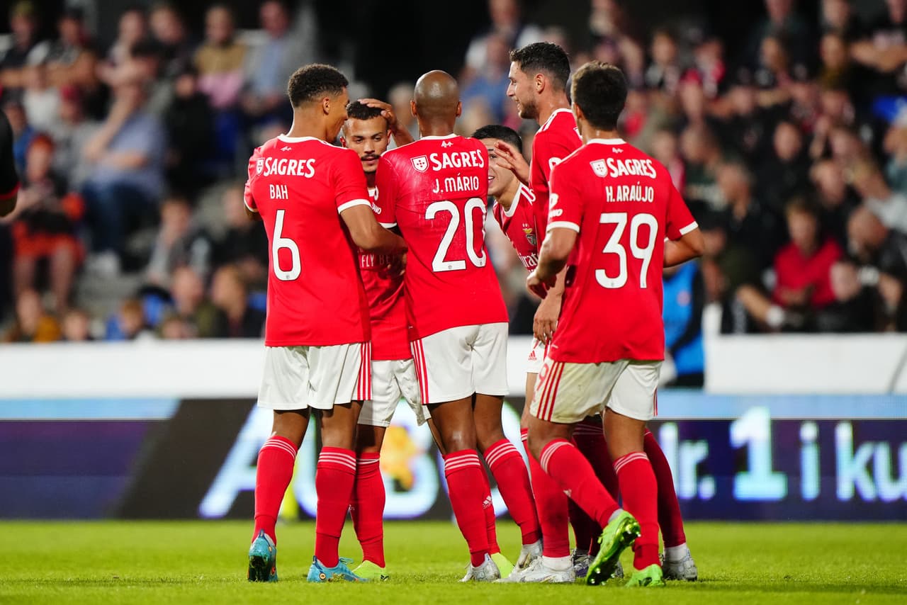 En otros resultados el Benfica ganó por 1-3 al Midtjylland.