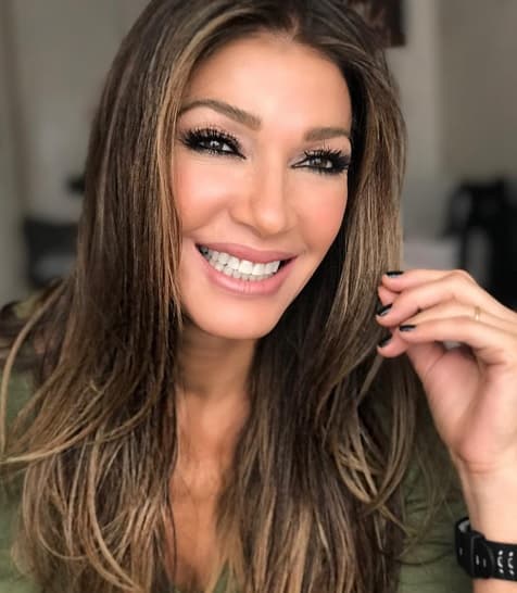 Catherine se ha mantenido al margen de exageradas operaciones cosméticas y asegura que su secreto de belleza es haber dejado de fumar y tener un buen régimen alimenticio.