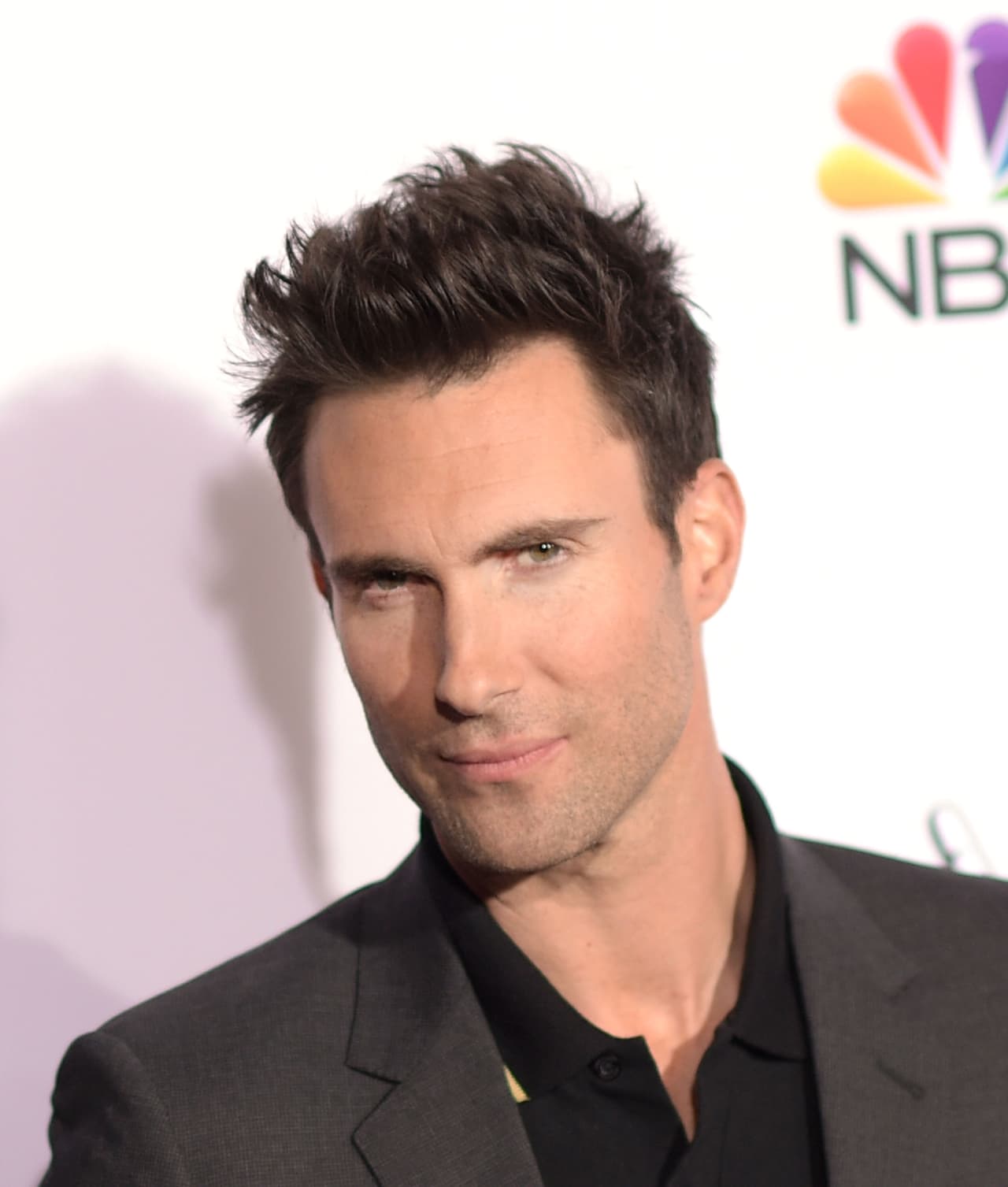 Estas 10 guapísimas fotos nos recuerdan por qué amamos tanto a Adam Levine