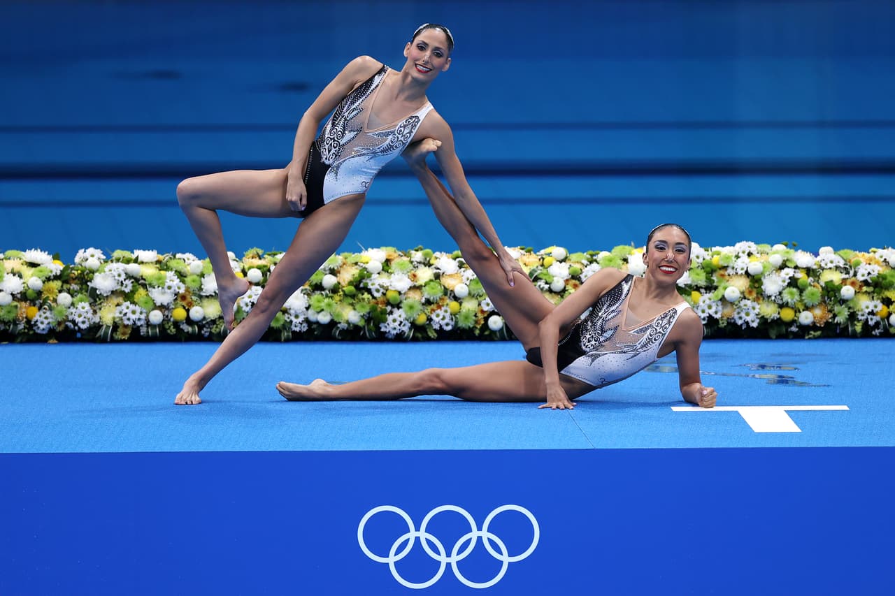 8 secretos de las atletas de nado sincronizado para mantener su maquillaje intacto en el agua