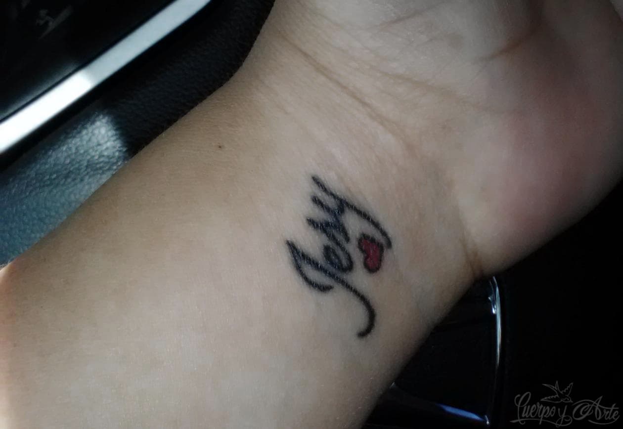 Tatuajes en la muñeca y estrellas (envíos de la semana)