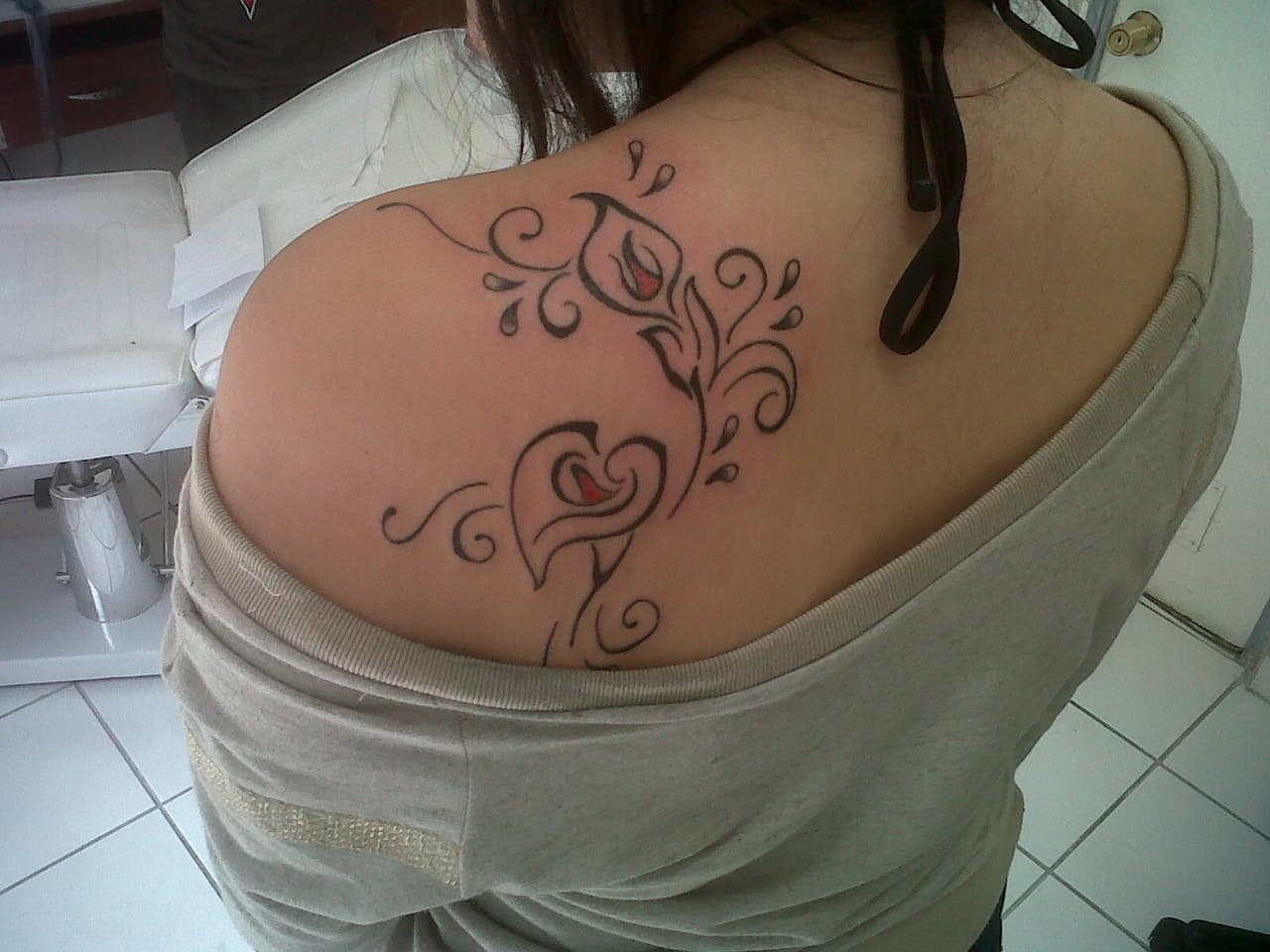 Camila comparte su tatuaje de calas