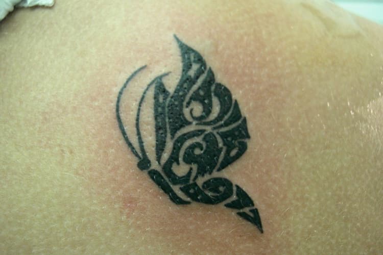 Tattoos de mariposas tribales