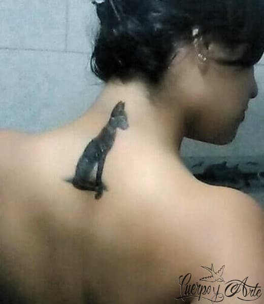 Tatuaje de gato egipcio de Yessenia