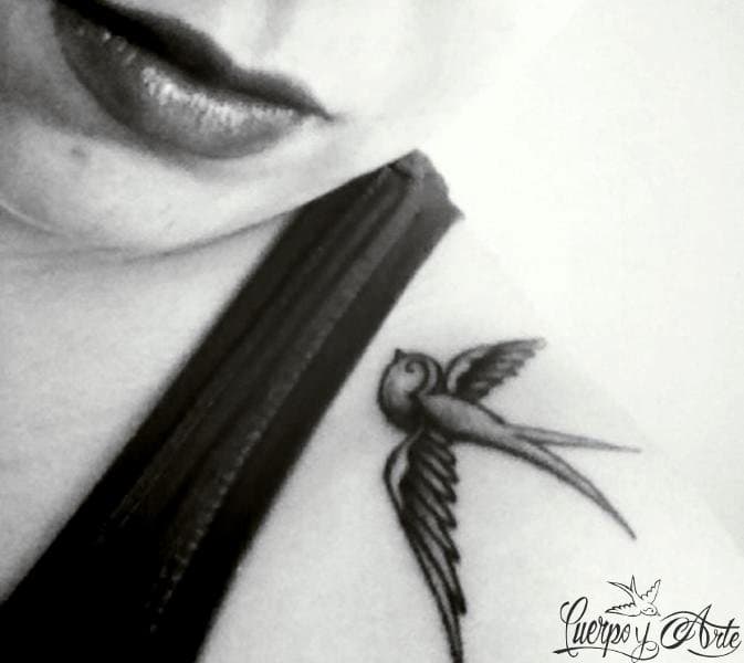 Tatuaje de golondrina enviado por Edna