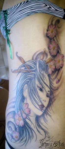 Tatuajes coloridos con significado: los diseños de Cecilia