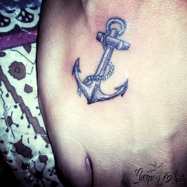 Tatuajes de ancla, pluma y corazón enviados por Sonia
