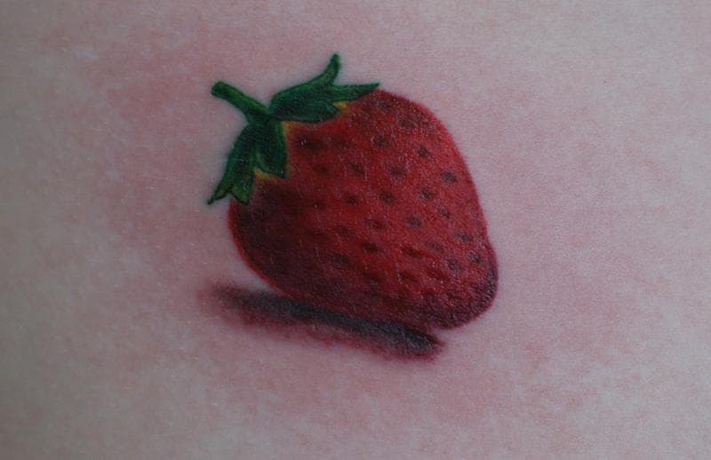 Tatuajes de fresas: diseños y significado