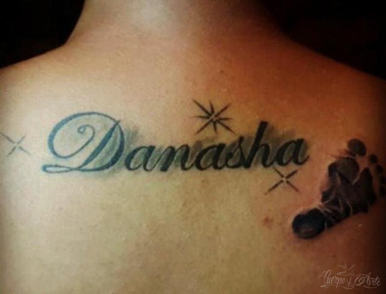Tatuajes de nombre, huellas y música enviados por Josue
