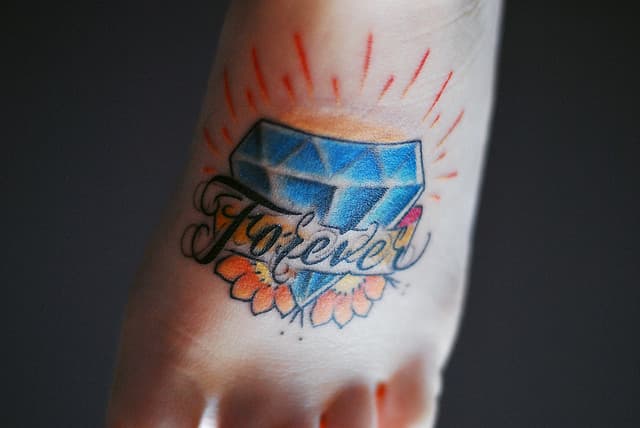 Glamour en la piel: tatuajes de diamantes